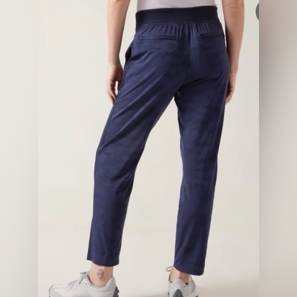 Athleta Brooklyn Ankle‎ Camo Print Pant Plus Size 26 Navy Blue Camo 27.5” Inseam